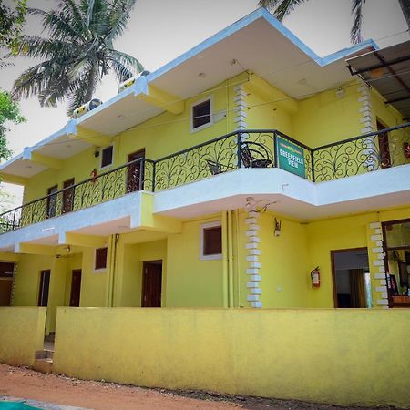 Green Field View Hotel Candolim Bagian luar foto