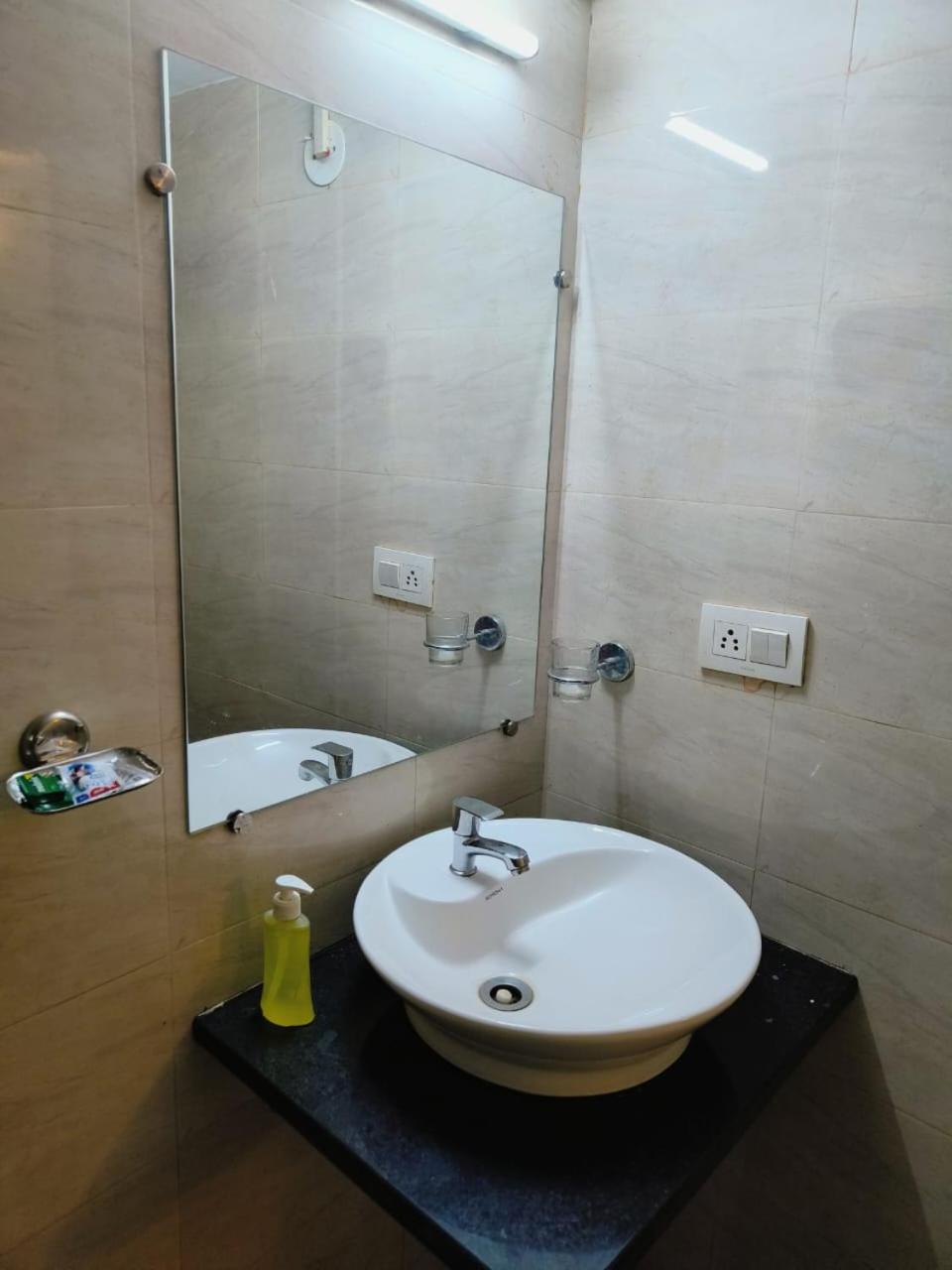 Green Field View Hotel Candolim Bagian luar foto