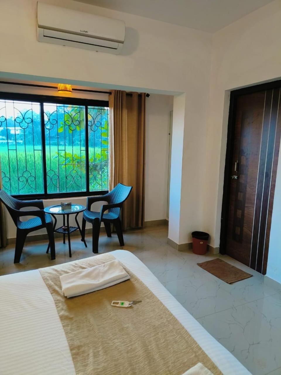 Green Field View Hotel Candolim Bagian luar foto