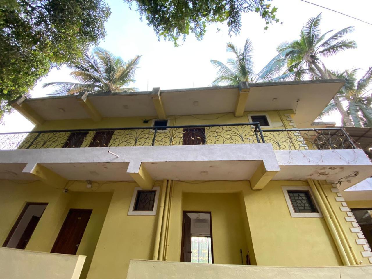 Green Field View Hotel Candolim Bagian luar foto
