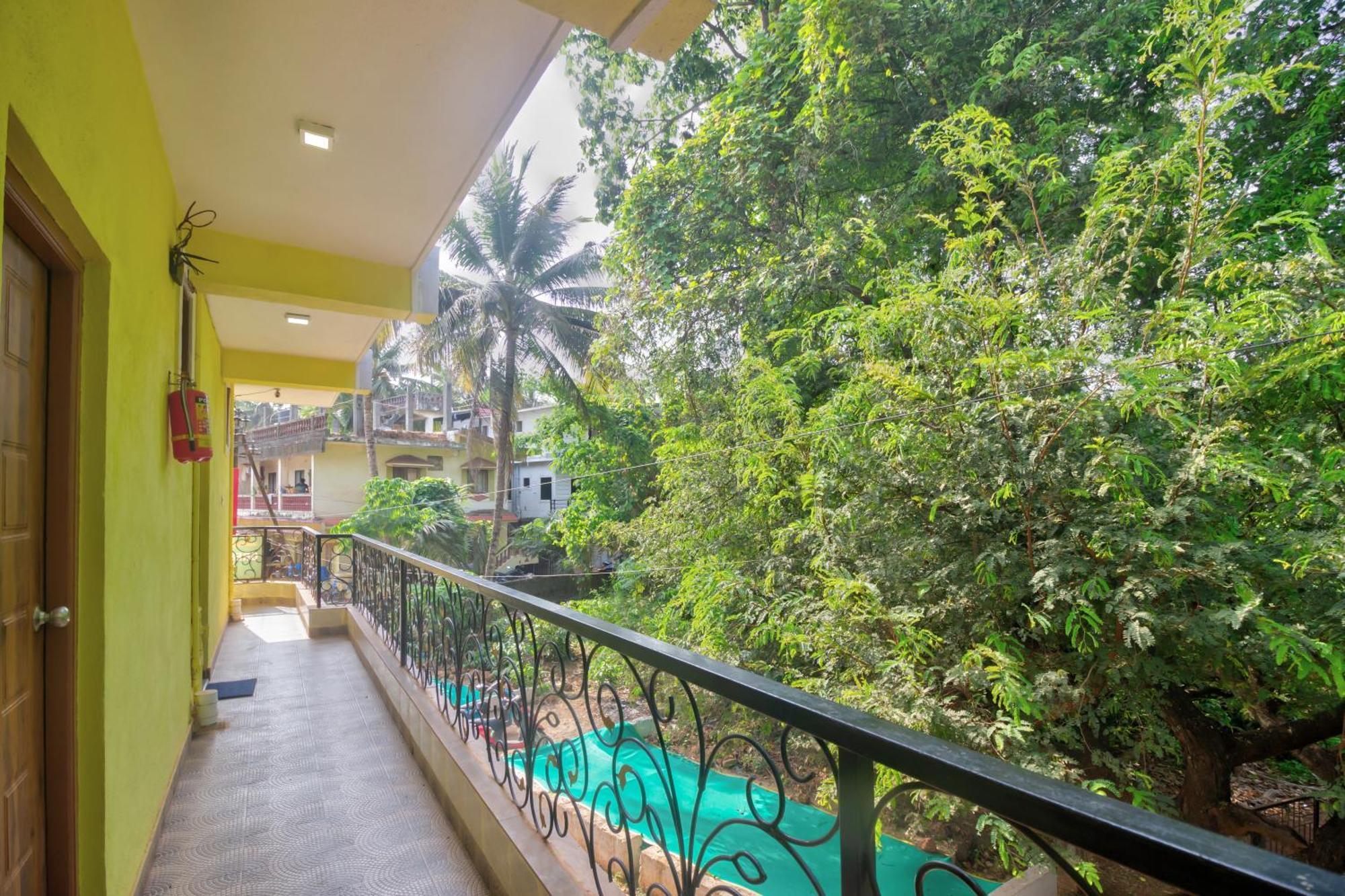 Green Field View Hotel Candolim Bagian luar foto