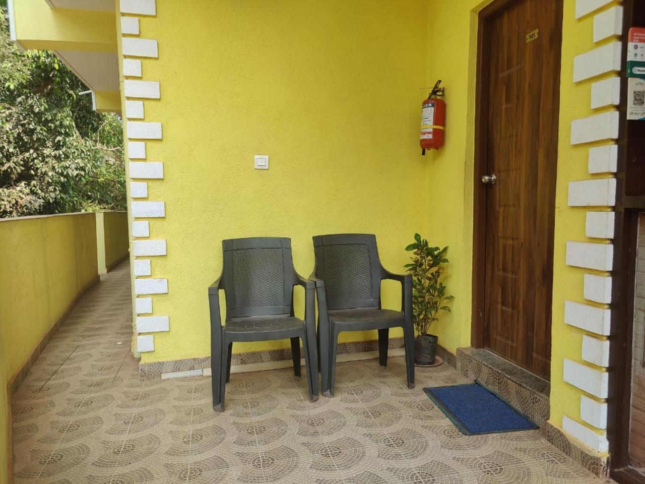 Green Field View Hotel Candolim Bagian luar foto